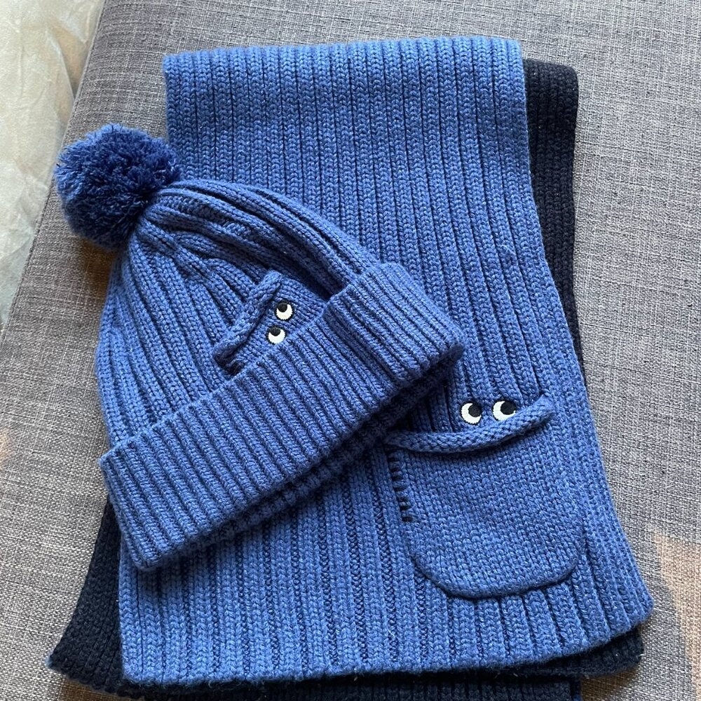 UNIQLO x ANYA HINDMARCH Scarf and beanie Set